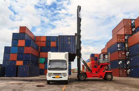 内贸物流中，，，，，，海运和陆运该怎么。。？？？？？？