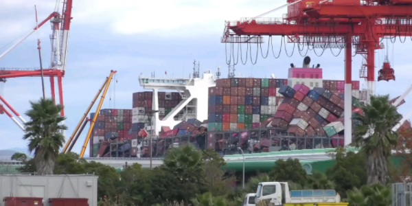 海运船公司去年海上丧失集装箱221个，，，创最低纪录